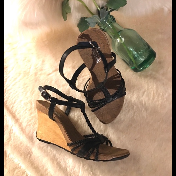 NWOT Kenneth Cole Reaction-Blk/wedge sandal. Sz 6 - Picture 1 of 8